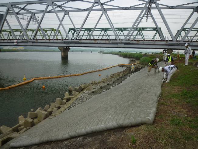 Mie Prefecture Levee maintenance work (957)