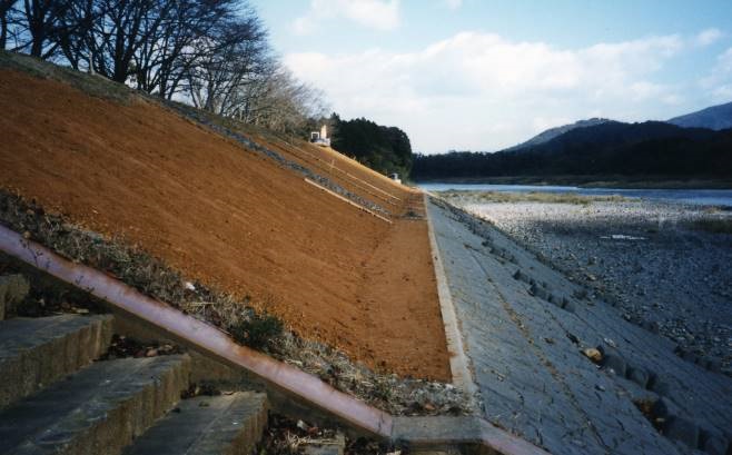 三重県　河川護岸法面保護工事(1100)