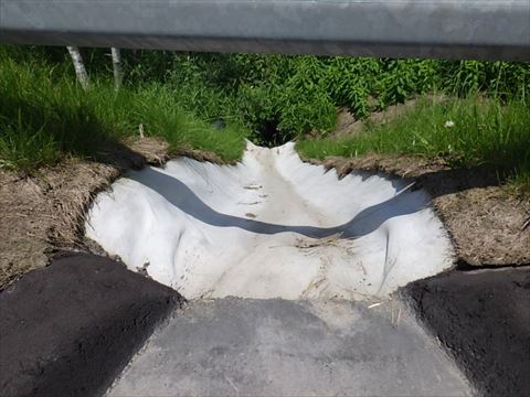 北海道　道路維持水路ライニング工事(984)