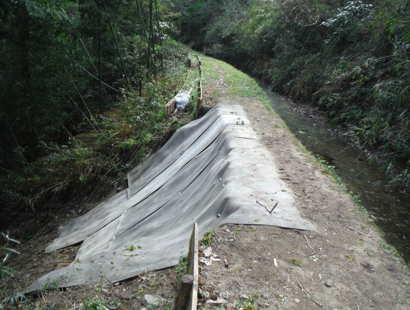 京都府　水路法面災害復旧工事(1004)