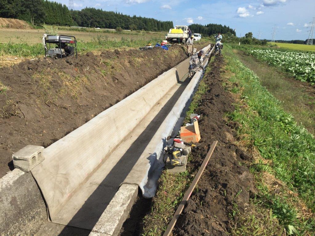 青森県天間林土地改良区 農地老朽化水路補修工事