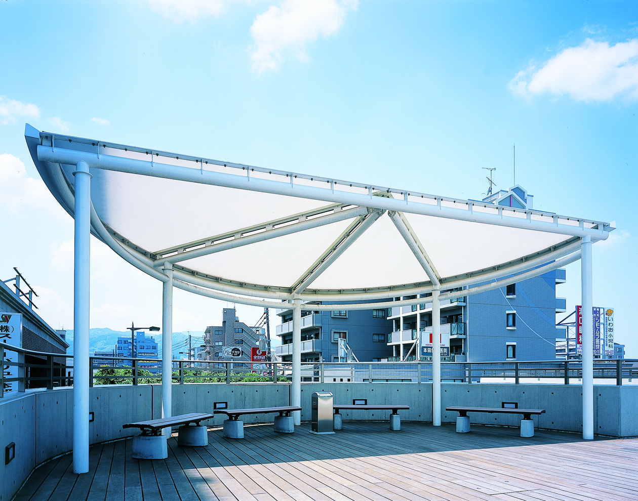 JR Hakata Minami Station Pedestrian Deck