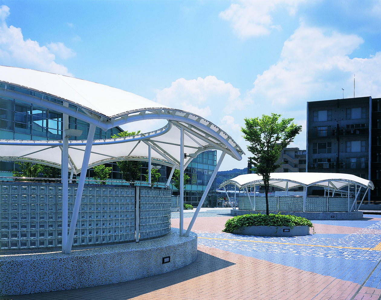 JR Hakata Minami Station Pedestrian Deck