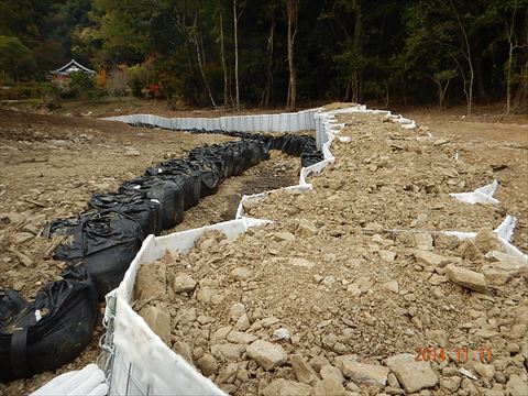 広島県　災害応急対策導水路嵩上げ工事(828)