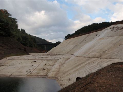 富山県　地すべり対策法面保護工事(678)