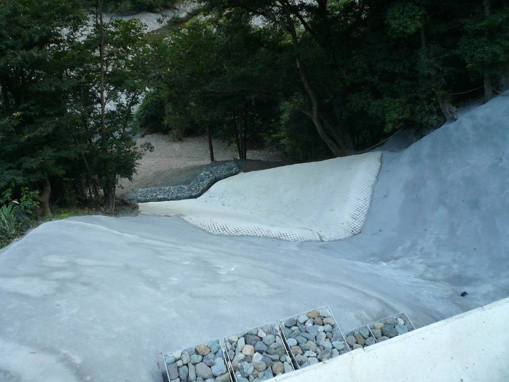 Yamanashi Prefecture road disaster restoration three-surface waterway lining work (549)